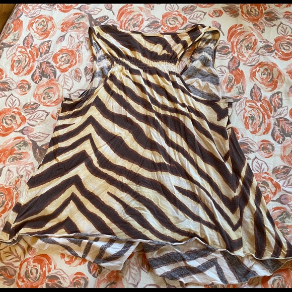 Michael Kor’s Animal Print Sleeveless Top - Picture 2 of 2